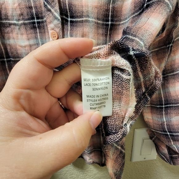 Hazel plaid blouse with lace detail - Picture 3 of 5